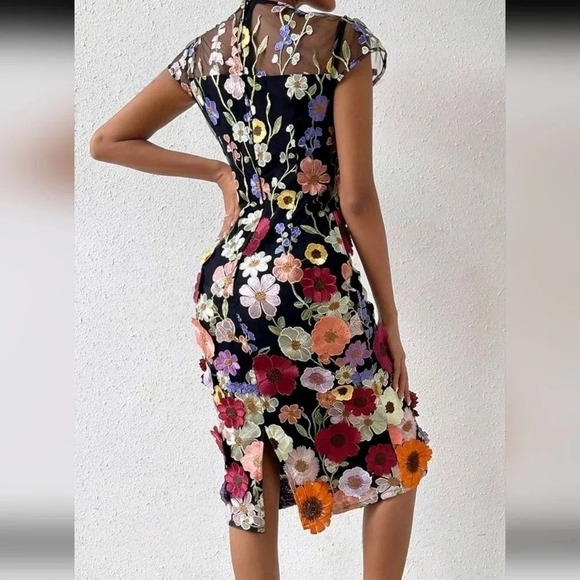 Floral Embroidery Contrast Mesh Dress - Picture 2 of 5